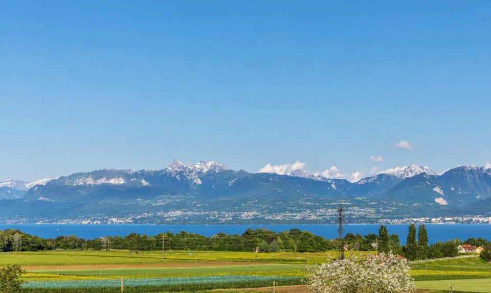 Spacieuse maison avec panorama spectaculaire sur le lac et les Alpes