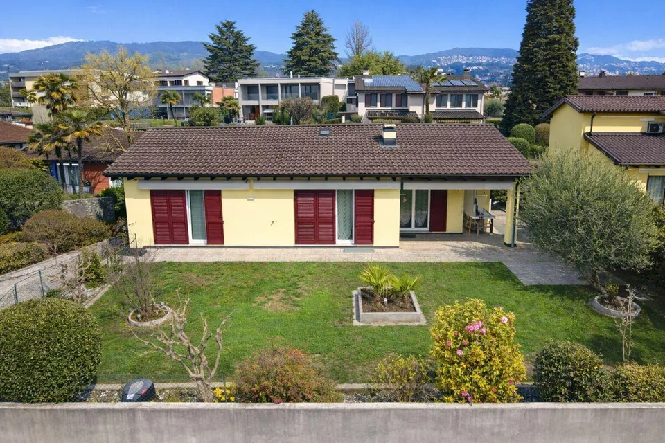 Meravigliosa casa unifamiliare con giardino, vista e posizione sole...