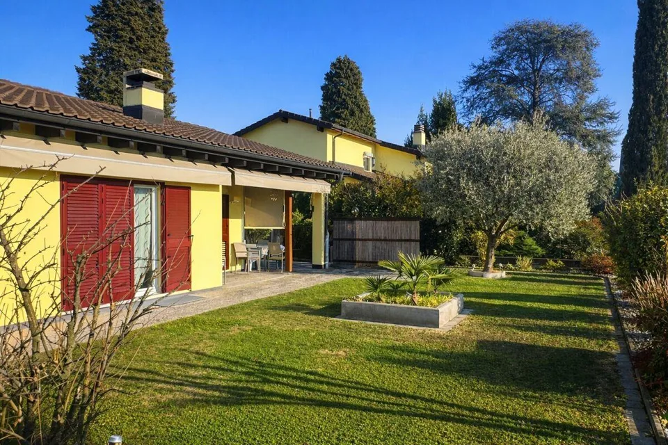 Meravigliosa casa unifamiliare con giardino, vista e posizione sole...