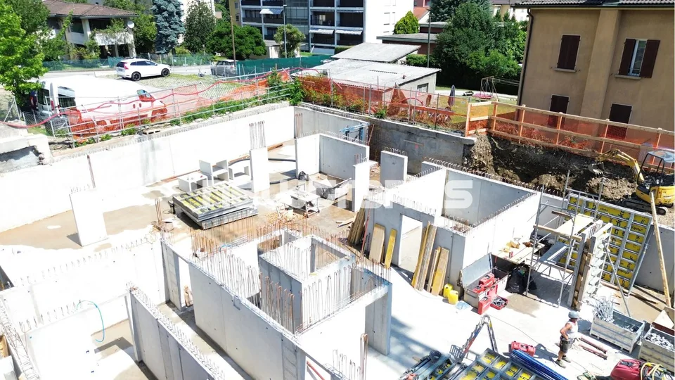 Flussufer, 2,5 neu gebaute Lokale in strategischer Lage – Foto 8 von 16