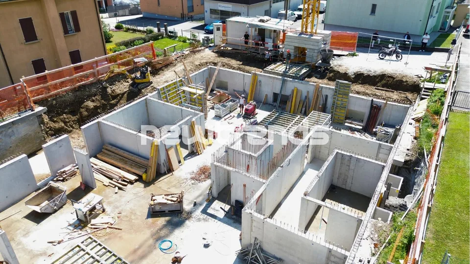 Flussufer, 2,5 neu gebaute Lokale in strategischer Lage – Foto 9 von 16