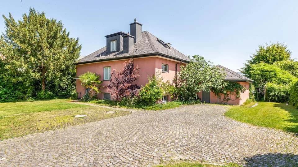 Einfamilienhaus mit Bootshaus und exklusiven Optionen