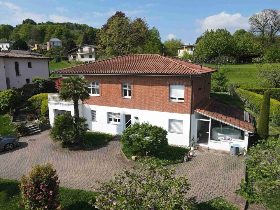 Splendida villa a Carona con vista, giardino e terrazza