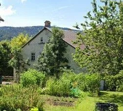 *Maison près du lac*