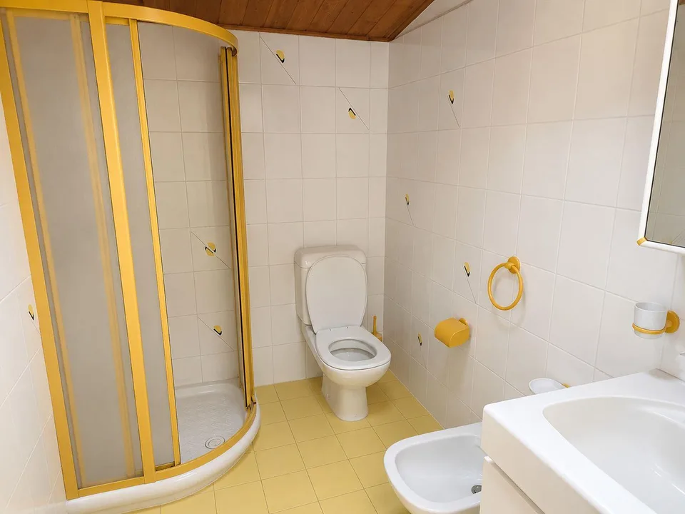 Comoda casa bifamiliare, due appartamenti di 4.5 locali – Foto 13 von 14