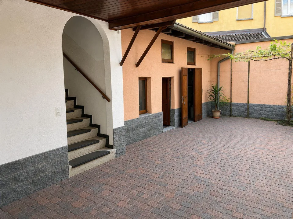 Comoda casa bifamiliare, due appartamenti di 4.5 locali – Foto 12 von 14