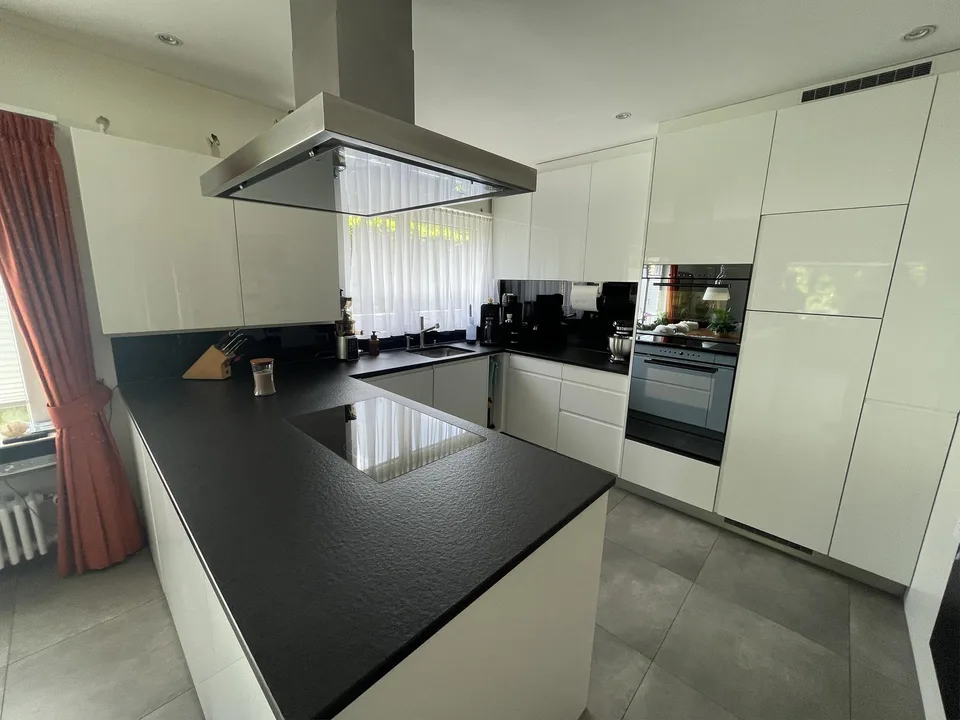 freistehendes 7.5-Zimmer EFH mit Garage Bruderholz/Bottmingen – Foto 7 von 14