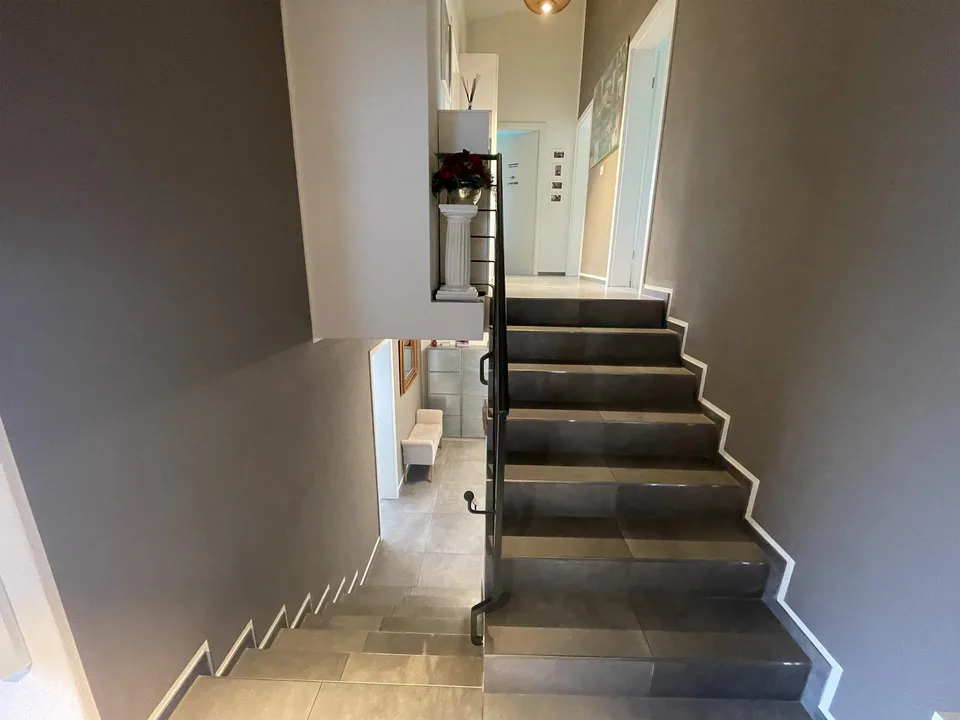 freistehendes 7.5-Zimmer EFH mit Garage Bruderholz/Bottmingen – Foto 12 von 14