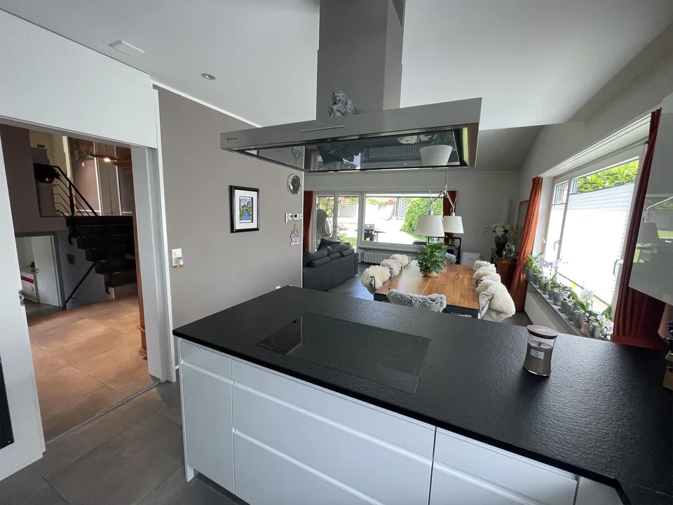 freistehendes 7.5-Zimmer EFH mit Garage Bruderholz/Bottmingen – Foto 8 von 14