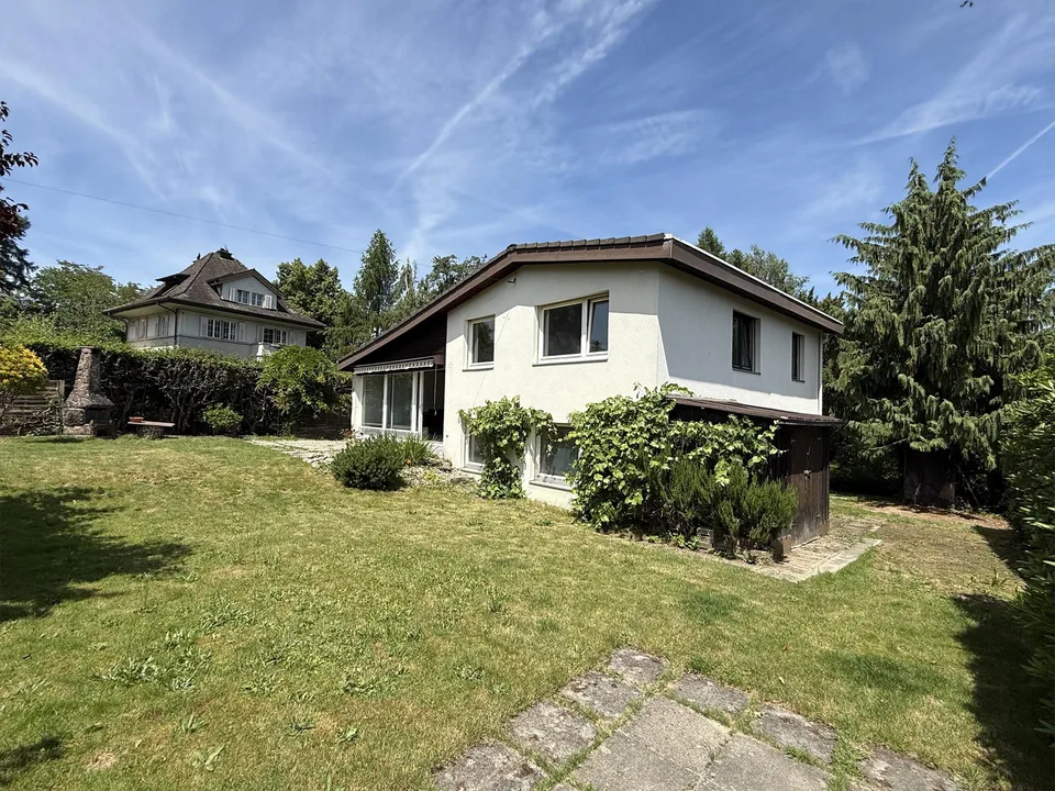 Charmantes Einfamilienhaus mit grosszügigem Umschwung an top Lage