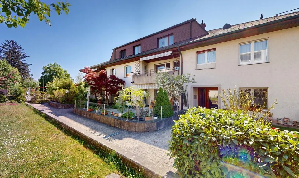 Grosse 5 Zimmer-Wohnung mit zwei Balkonen, Lift und viel Wohnkomfort