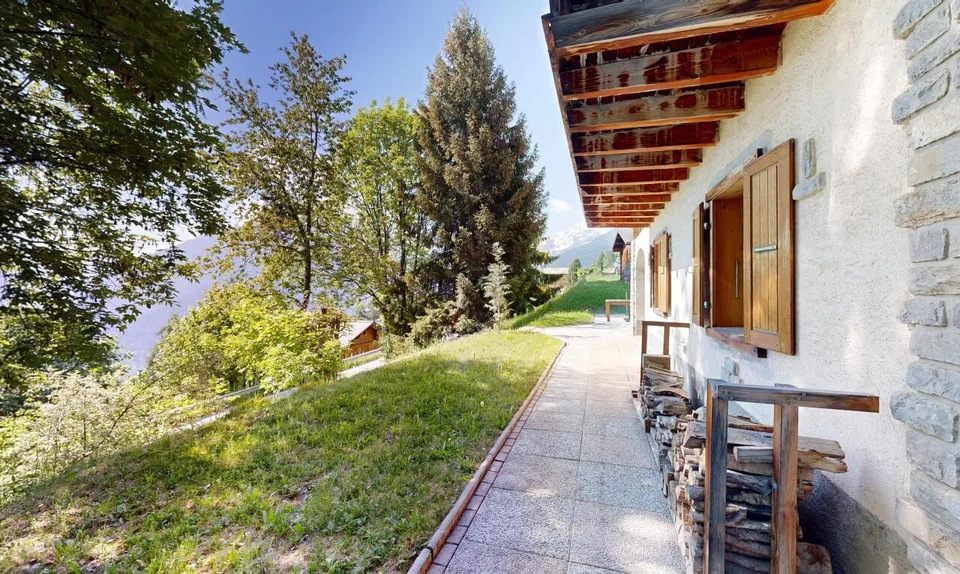 Magnifico chalet di montagna con vista panoramica a Hérémence