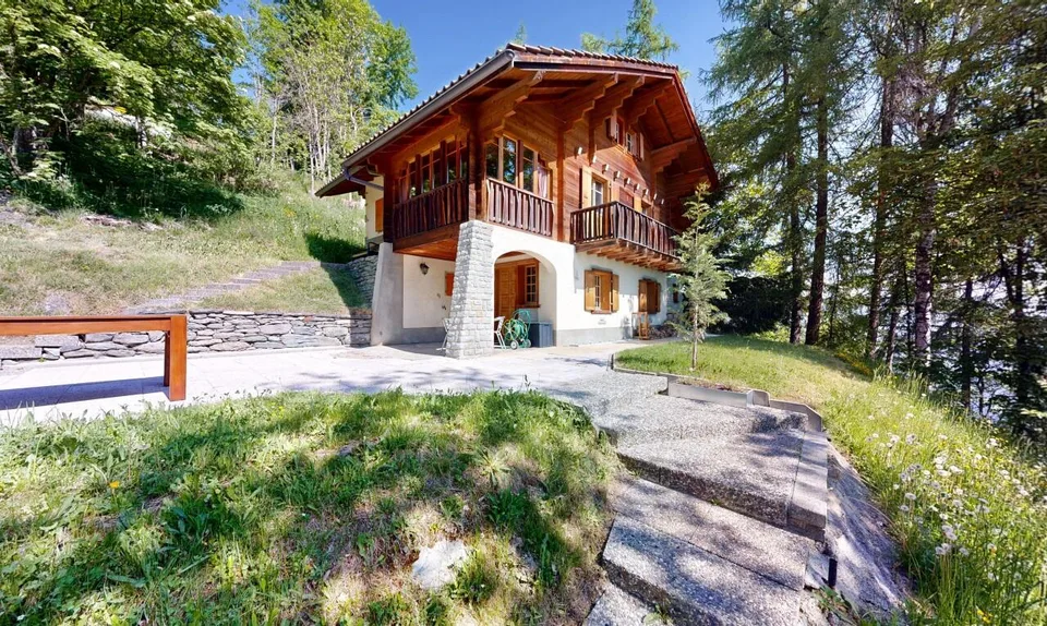 Magnifique chalet de montagne avec vue panoramique à Hérémence