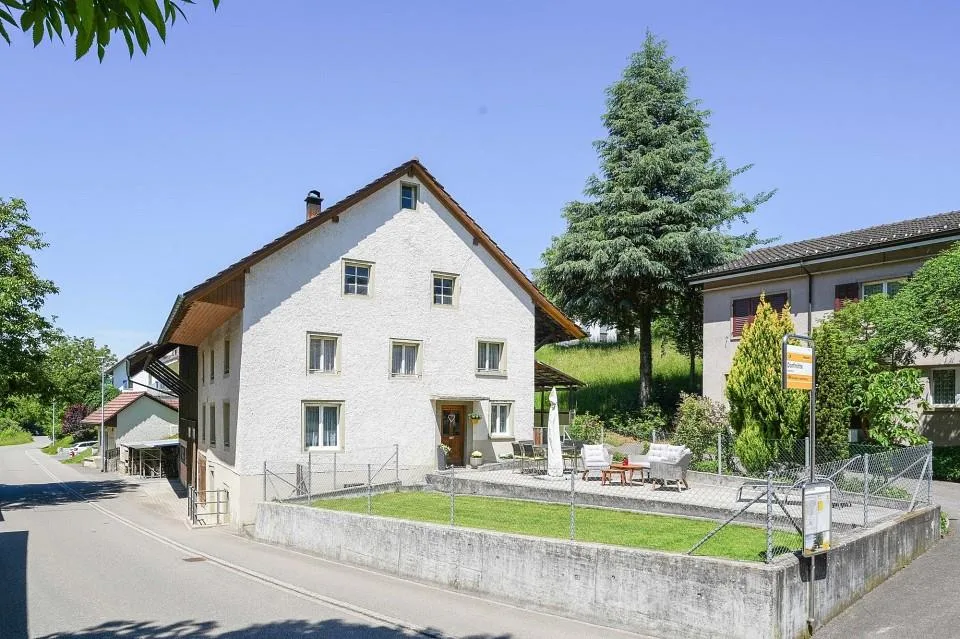 Nie mehr Platzprobleme! Gemütliches Wohnhaus mit riesigem Ökonomieteil