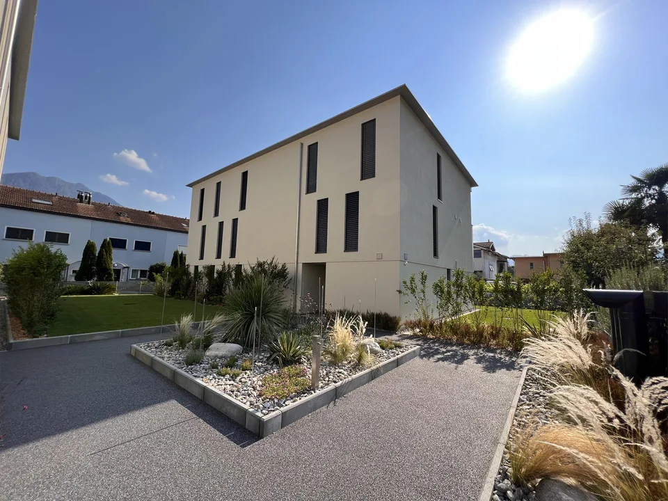 Elegante 3.5 locali con terrazzo e garage a Gordola