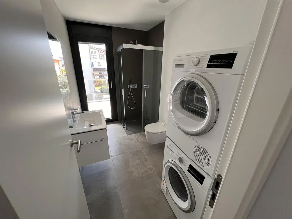 Elegante 3.5 locali con terrazzo e garage a Gordola – photo 16 of 19