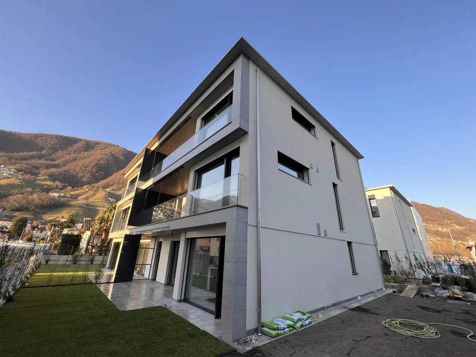 Elegante 3.5 locali con terrazzo e garage a Gordola