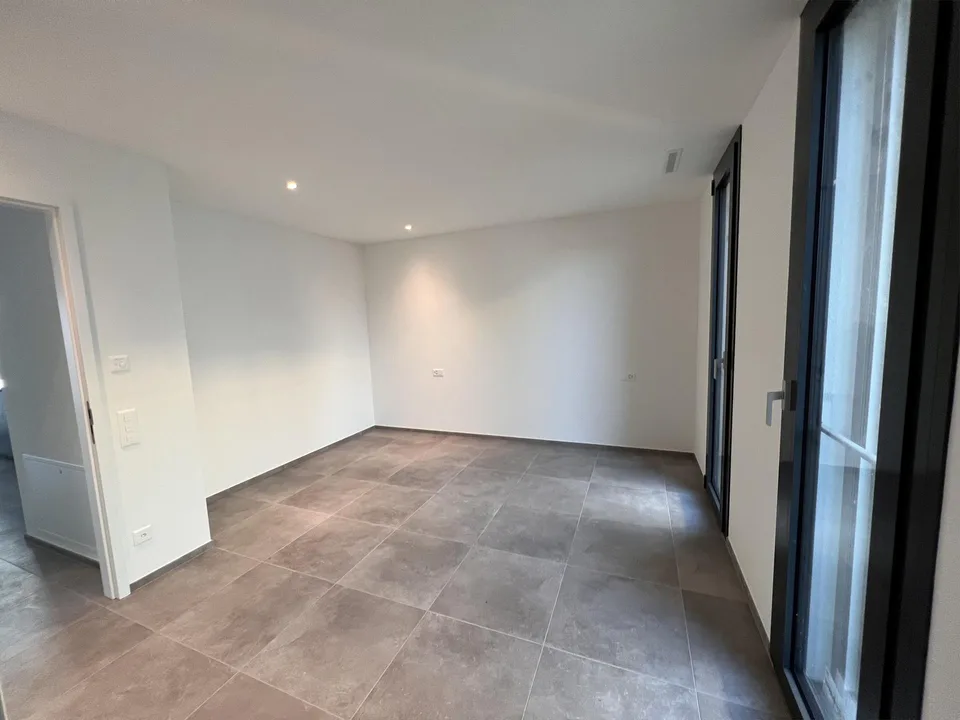 Elegante 3.5 locali con terrazzo e garage a Gordola – photo 14 of 19