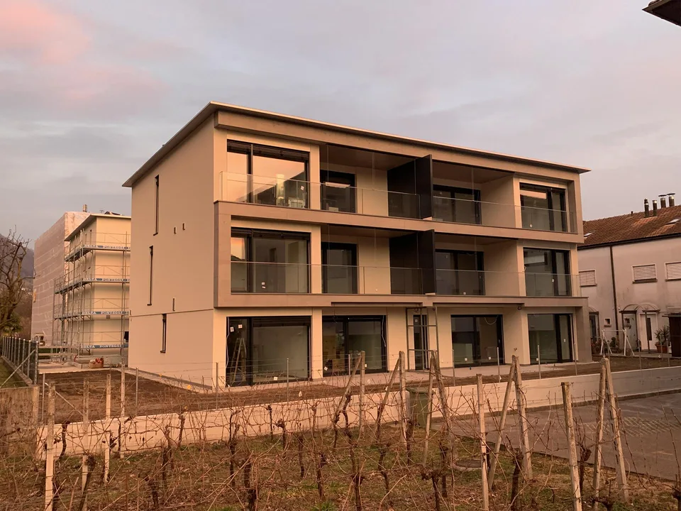 Elegante 3.5 locali con terrazzo e garage a Gordola