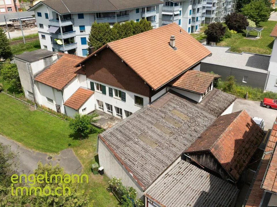 Maison d'habitation avec garages + atelier