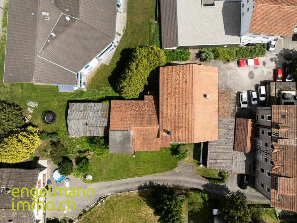 Maison d'habitation avec garages + atelier