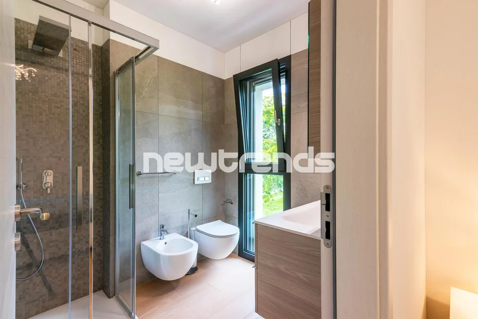 Dachwohnung in Montagnola mit 3,5 Zimmern, Terrasse und freier Sicht. – Foto 8 von 19