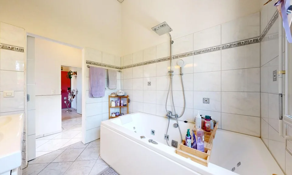 Familienfreundliches Einfamilienhaus mit sonnigem Garten – Foto 10 von 18