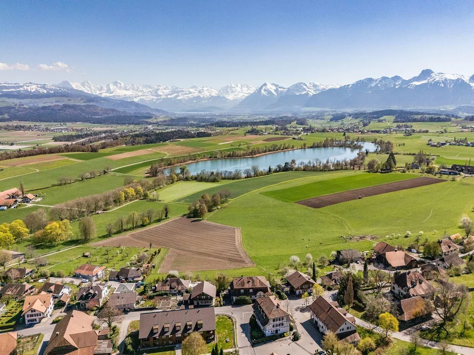 Königlich leben: Landhausvilla mit Bauparzelle