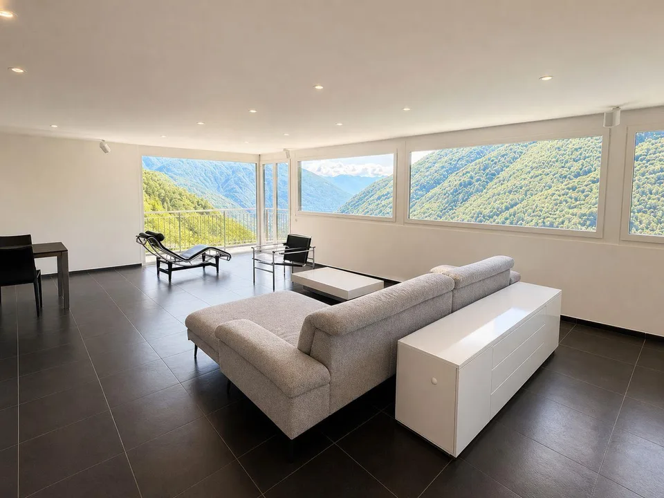Casa plurifamiliare con grande potenziale e terreno edificabile inc...