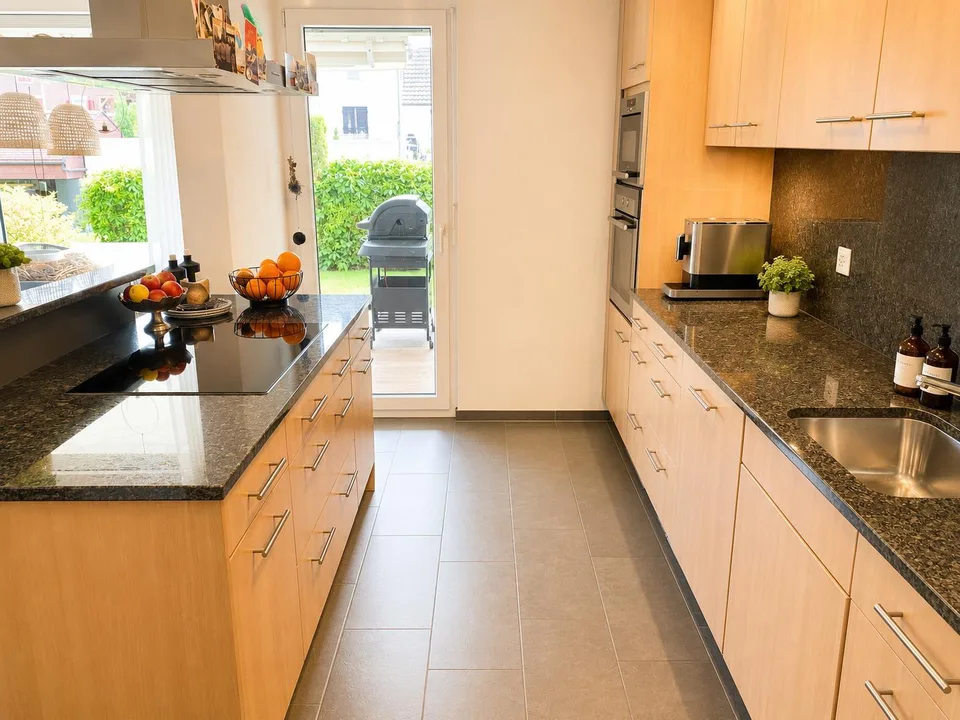 4.5 Zimmer Wohnung im Erdgeschoss mit grossem Gartenanteil