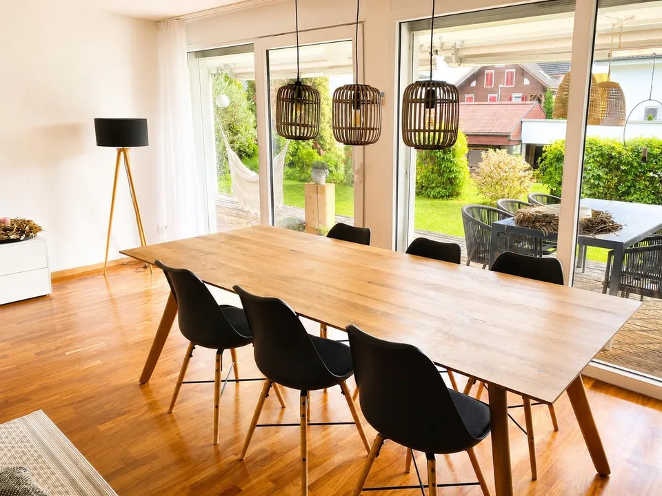 4.5 Zimmer Wohnung im Erdgeschoss mit grossem Gartenanteil