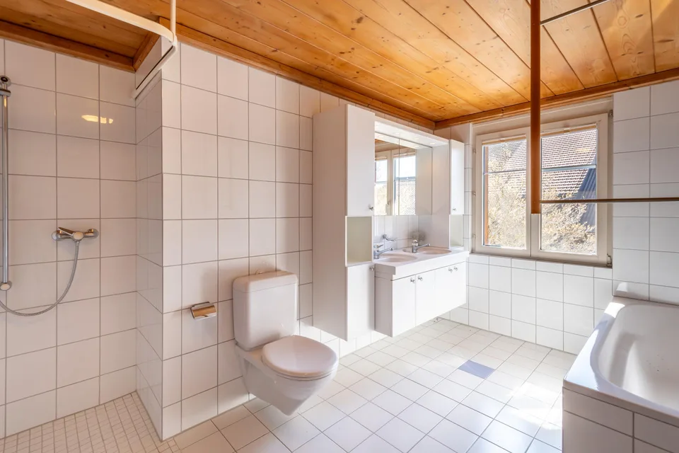 Vielfältiges Landanwesen, 3 Wohneinheiten, Stall & Remisen – Foto 13 von 30