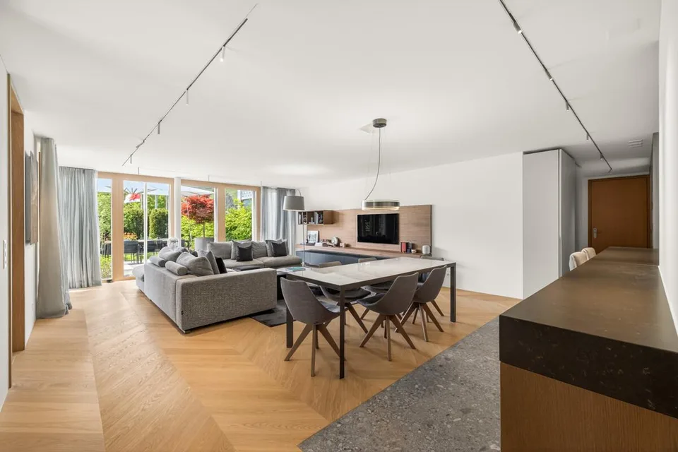 Euthal: exklusive 4.5-Zimmer-Gartenwohnung am Sihlsee