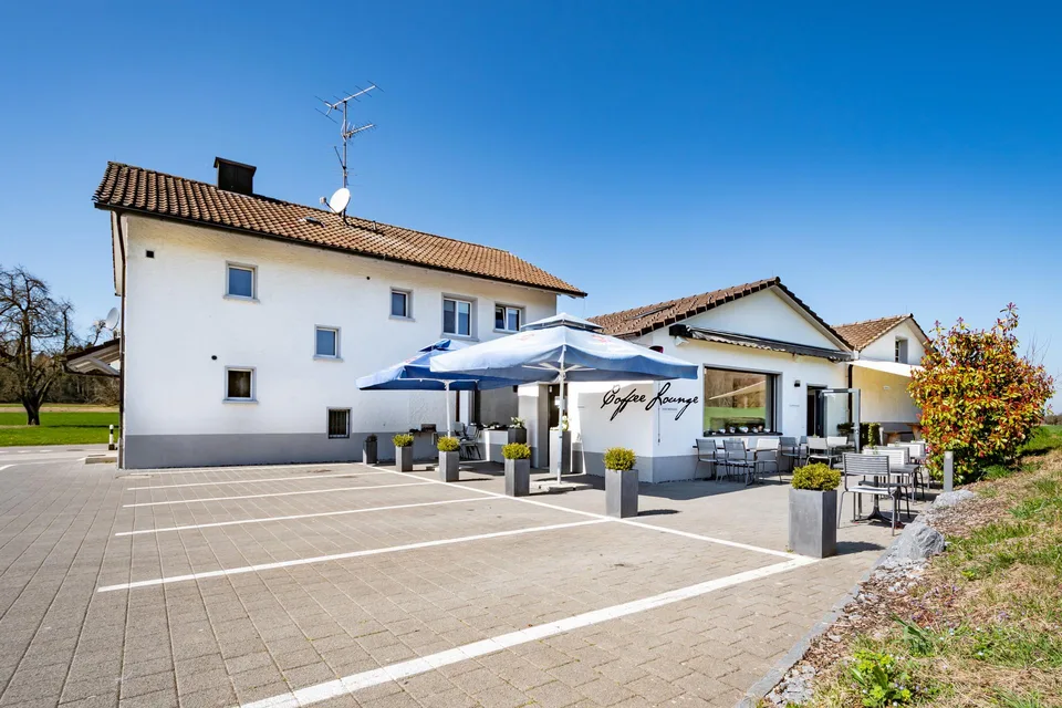 Stazione di servizio, negozio, lounge del caffè e spazio residenziale - un concetto globale polivalente – foto 11 di 20