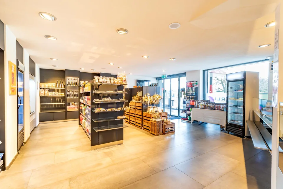 Tankstelle, Shop, Coffee Lounge und Wohnen – ein vielseitiges Gesam...