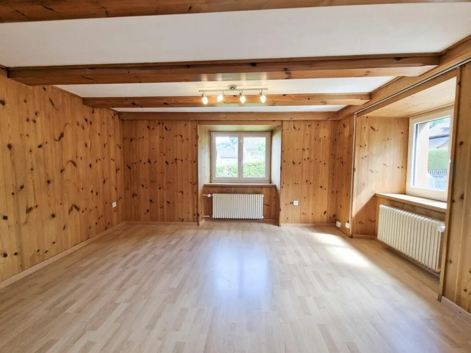 Maison familiale de 6 pièces avec jardin et ateliers/atelier