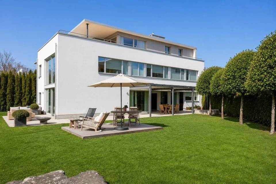 Modernes 6½- bis 7½-Zimmer Einfamilienhaus in Küsnacht.