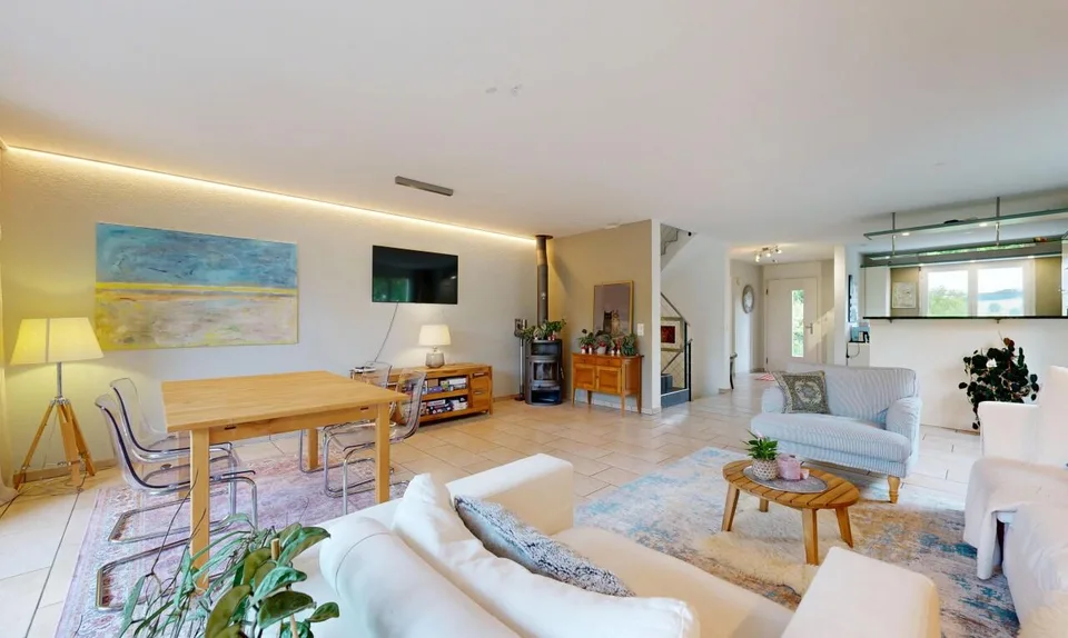 Ampia casa bifamiliare di 5,5 stanze a Mönchaltorf