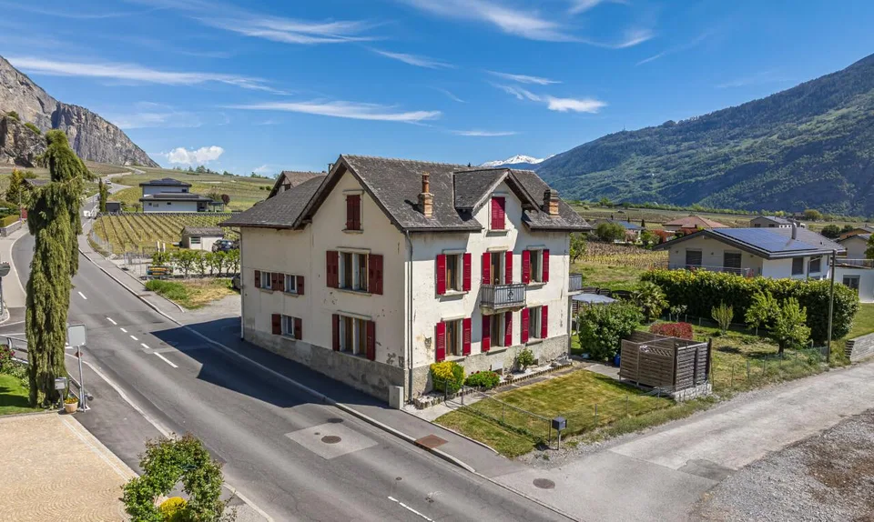 Opportunité rare à Leytron : maison aux multiples possibilités
