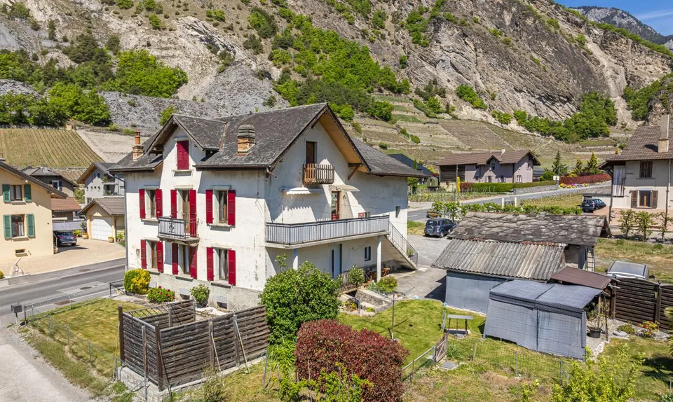 Opportunité rare à Leytron : maison aux multiples possibilités