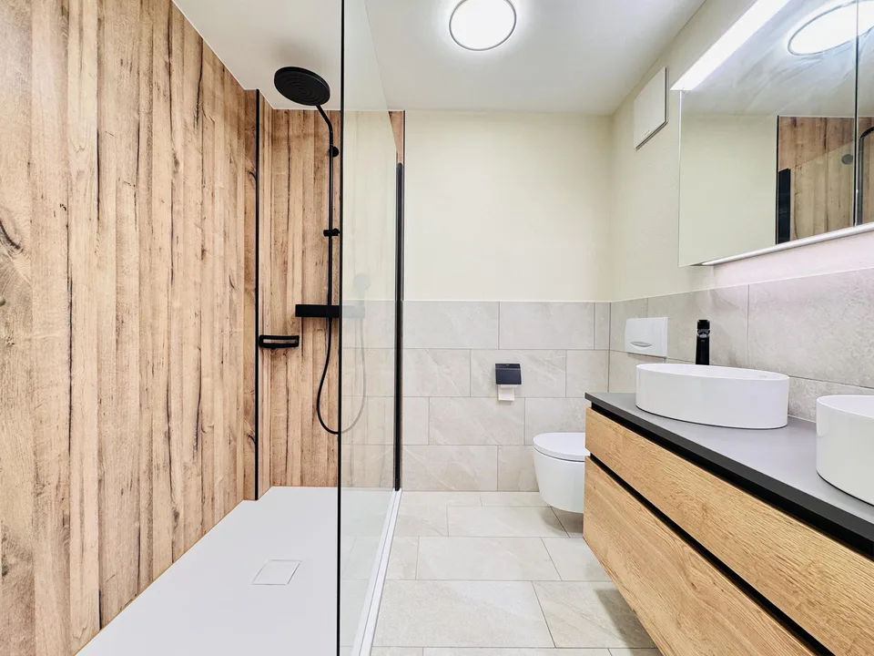 5.5-Zimmer-Maisonette mit Parkplatz – zentral gelegen, angenehm ruhig
