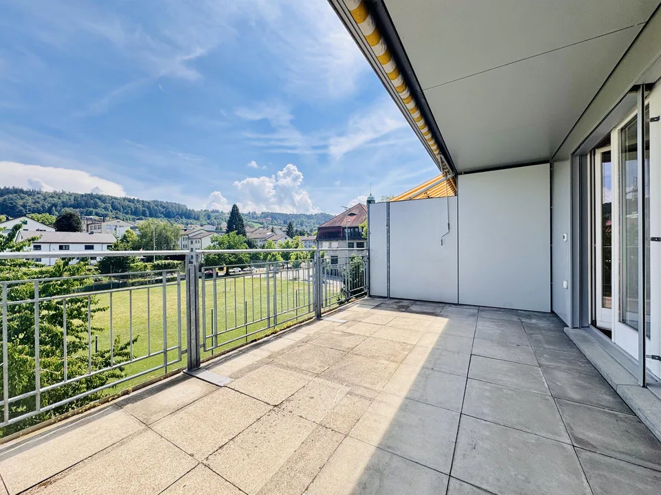 5.5-Zimmer-Maisonette mit Parkplatz – zentral gelegen, angenehm ruhig