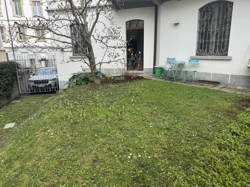 Mendrisio Centro – Elegante appartamento con giardino privato in villa