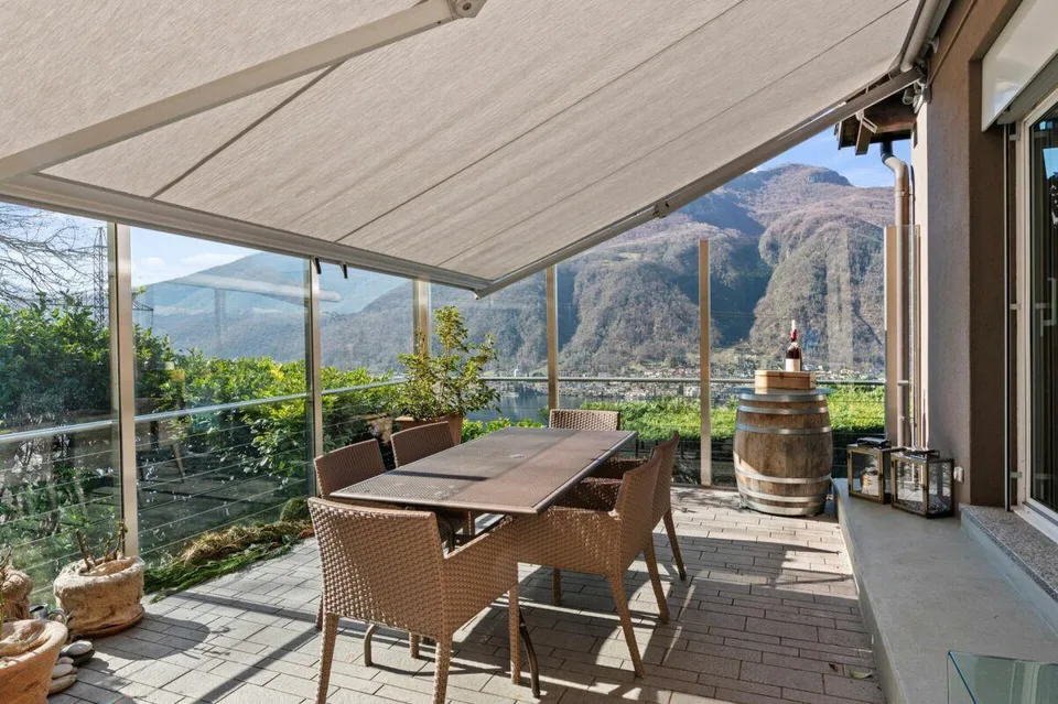 Esclusiva Casa immersa nella natura vista lago a 180°