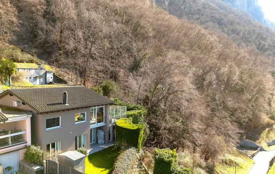 Esclusiva Casa immersa nella natura vista lago a 180°