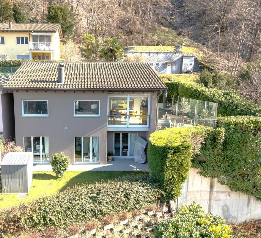 Esclusiva Casa immersa nella natura vista lago a 180°