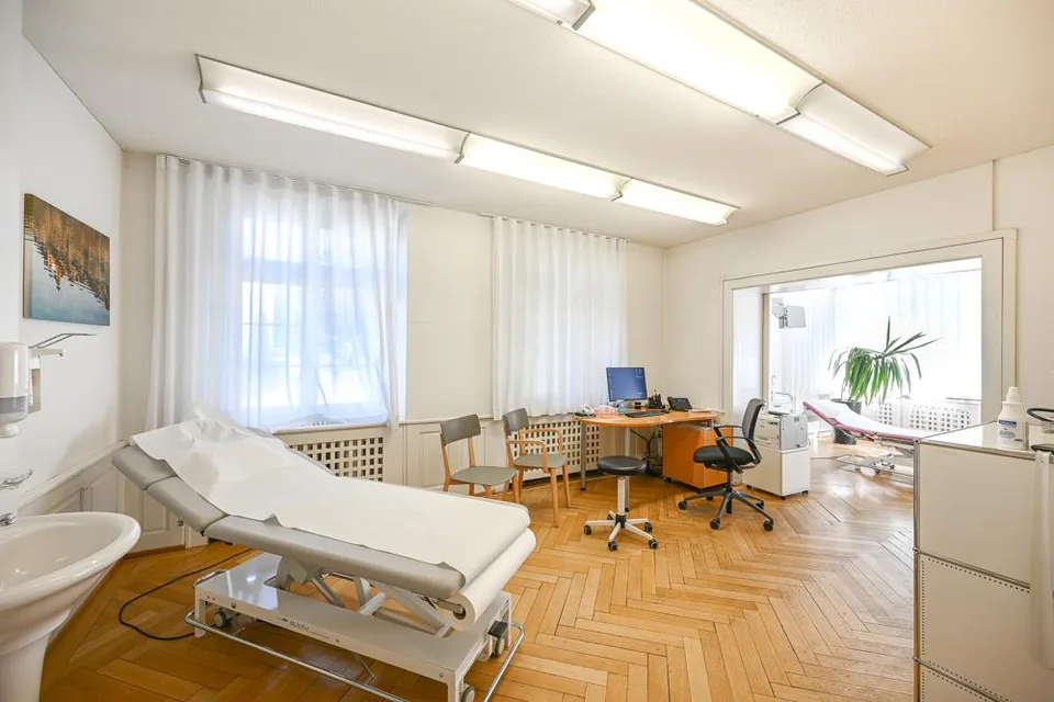 Büro-, Praxis- und Gewerbehaus an zentraler Lage