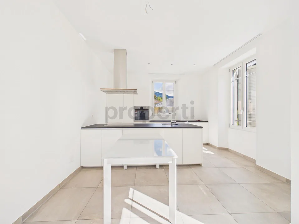 Elegante multiplex-house 10.5 locali con balcone, Acquarossa