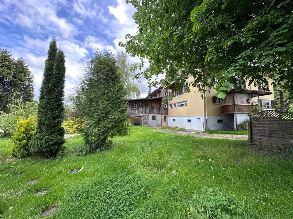 Wohnhaus mit Anbau an zentraler Lage  und grossen Nutzungsreserven