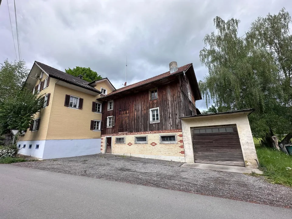Wohnhaus mit Anbau an zentraler Lage  und grossen Nutzungsreserven